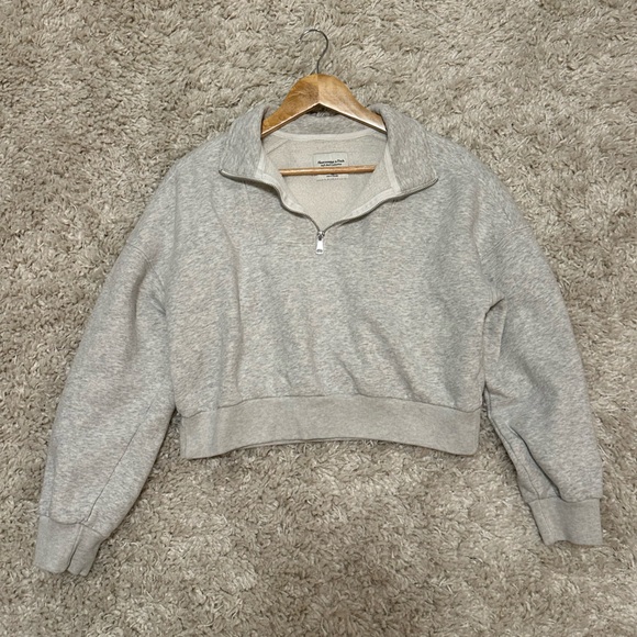 Cropped Pullover - Picture 2 of 3